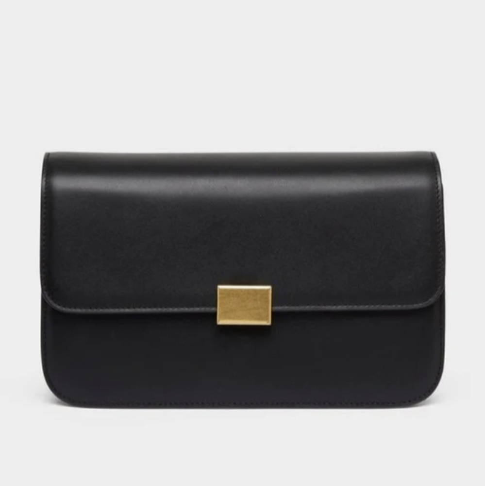 The Curated Classic Shoulder Bag In Smooth Black